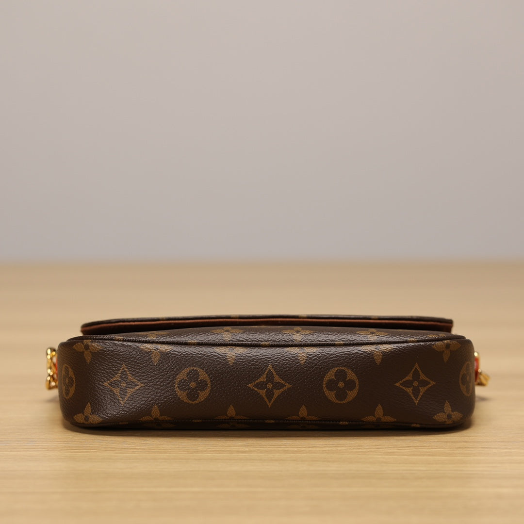 LV lvy Handbag