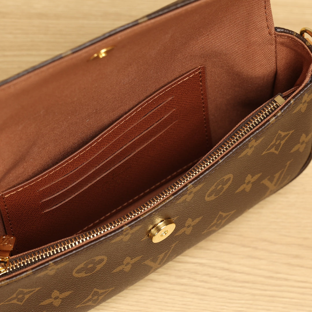 LV lvy Handbag