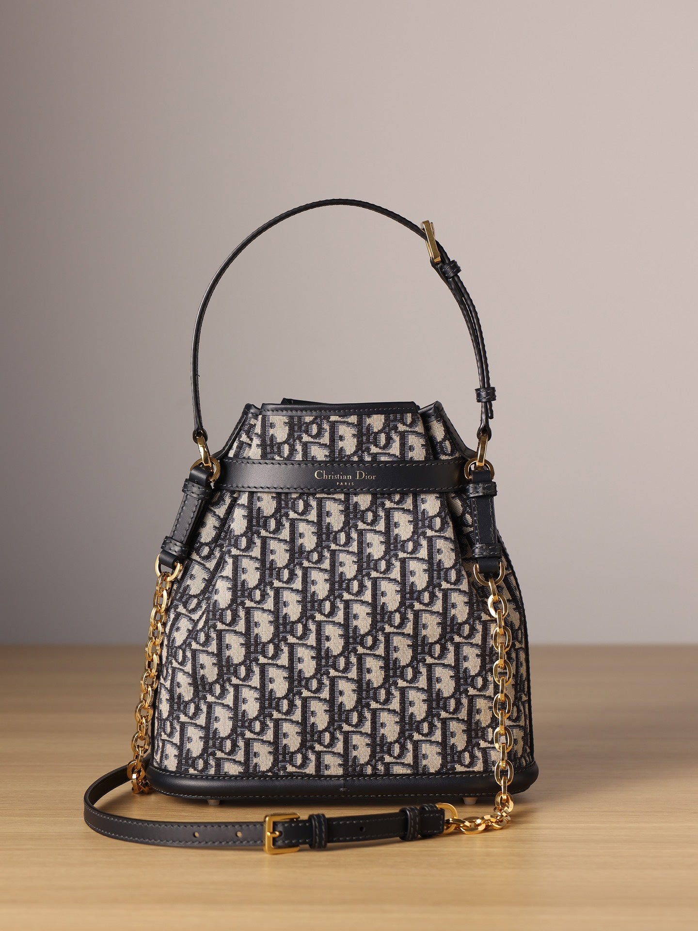 Dior C’est Bucket bag