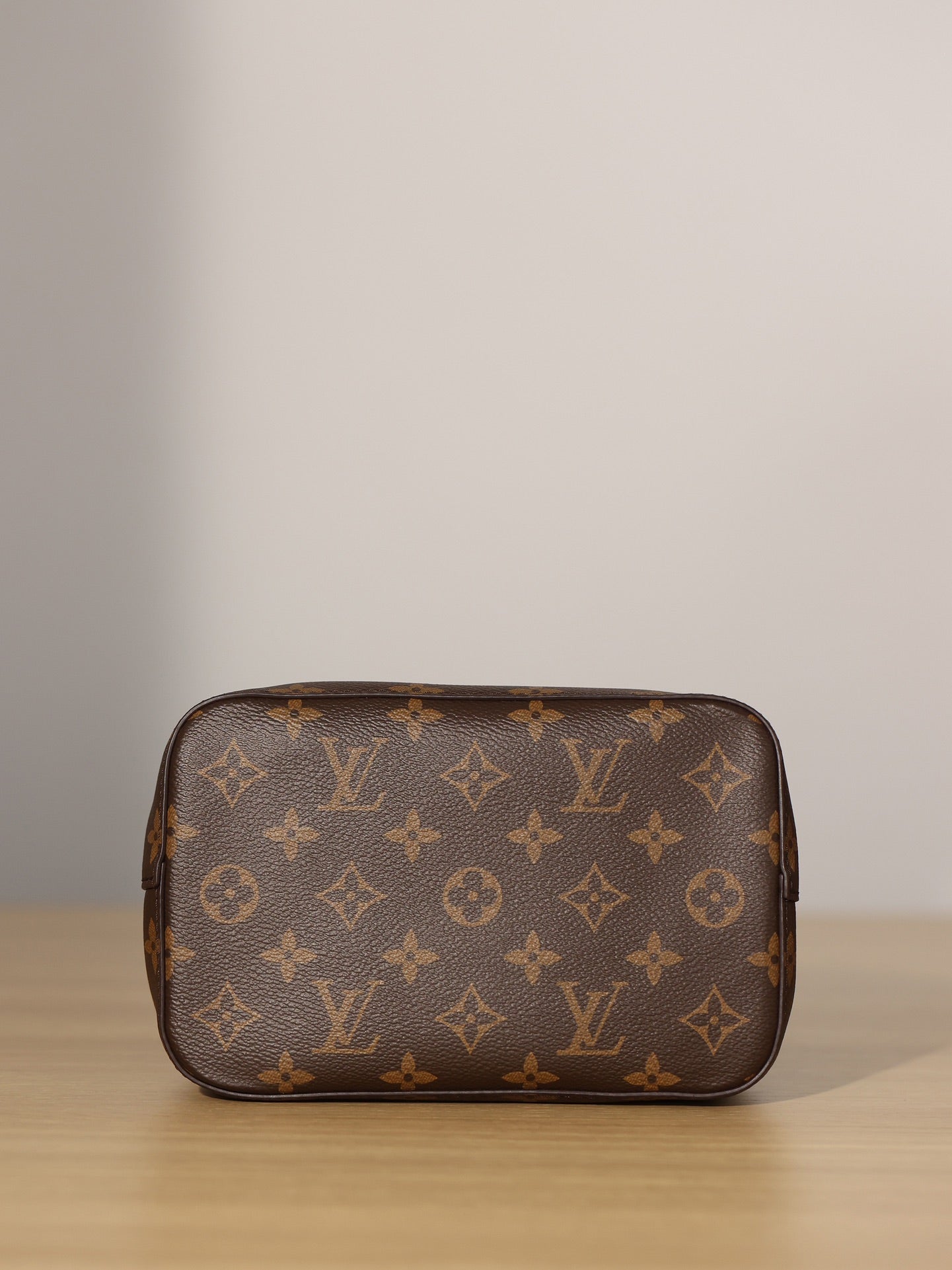LV NÉONOÉ BB Bucket bag