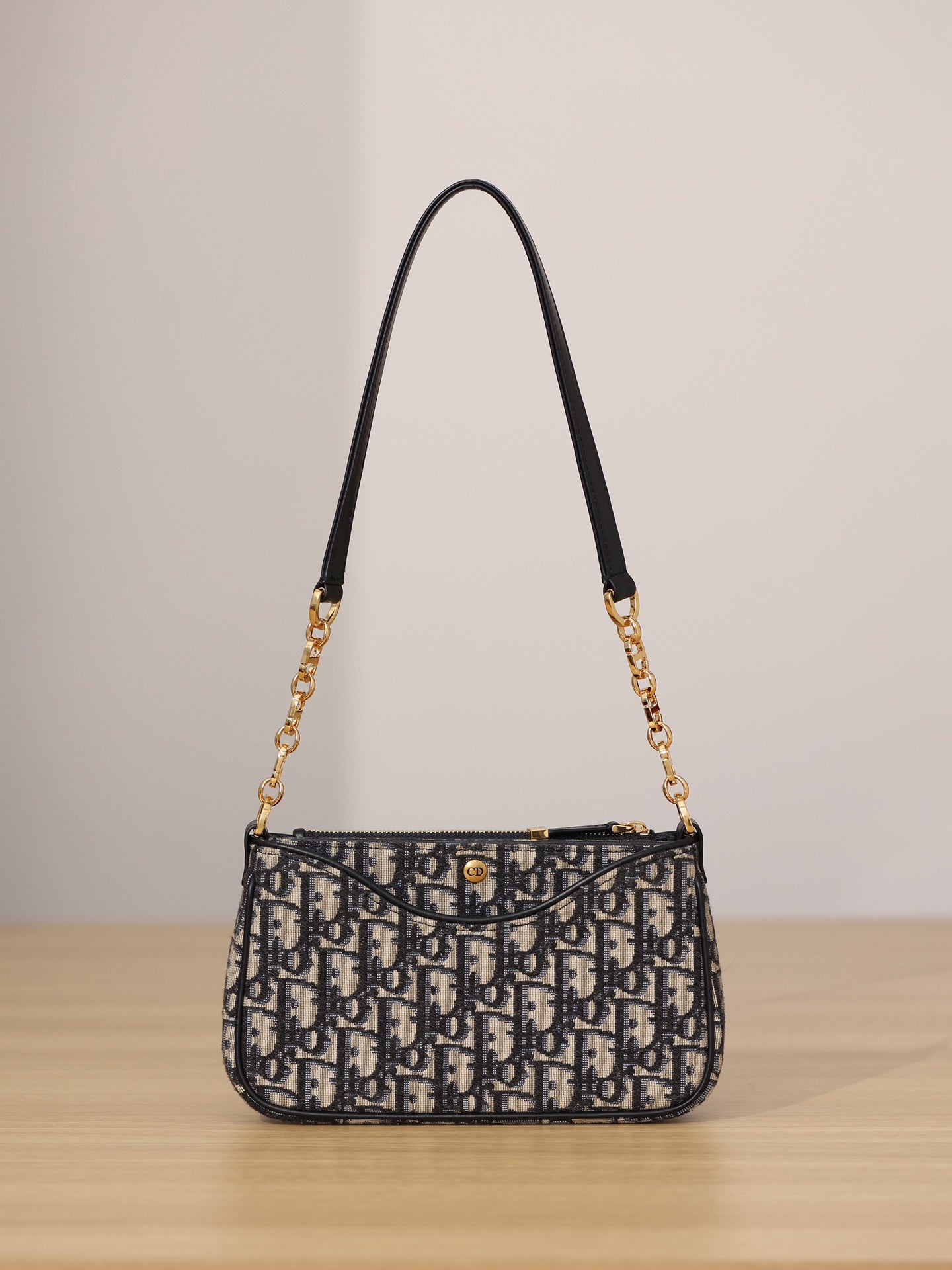 Dior 30 Montaigne Hobo Avenue