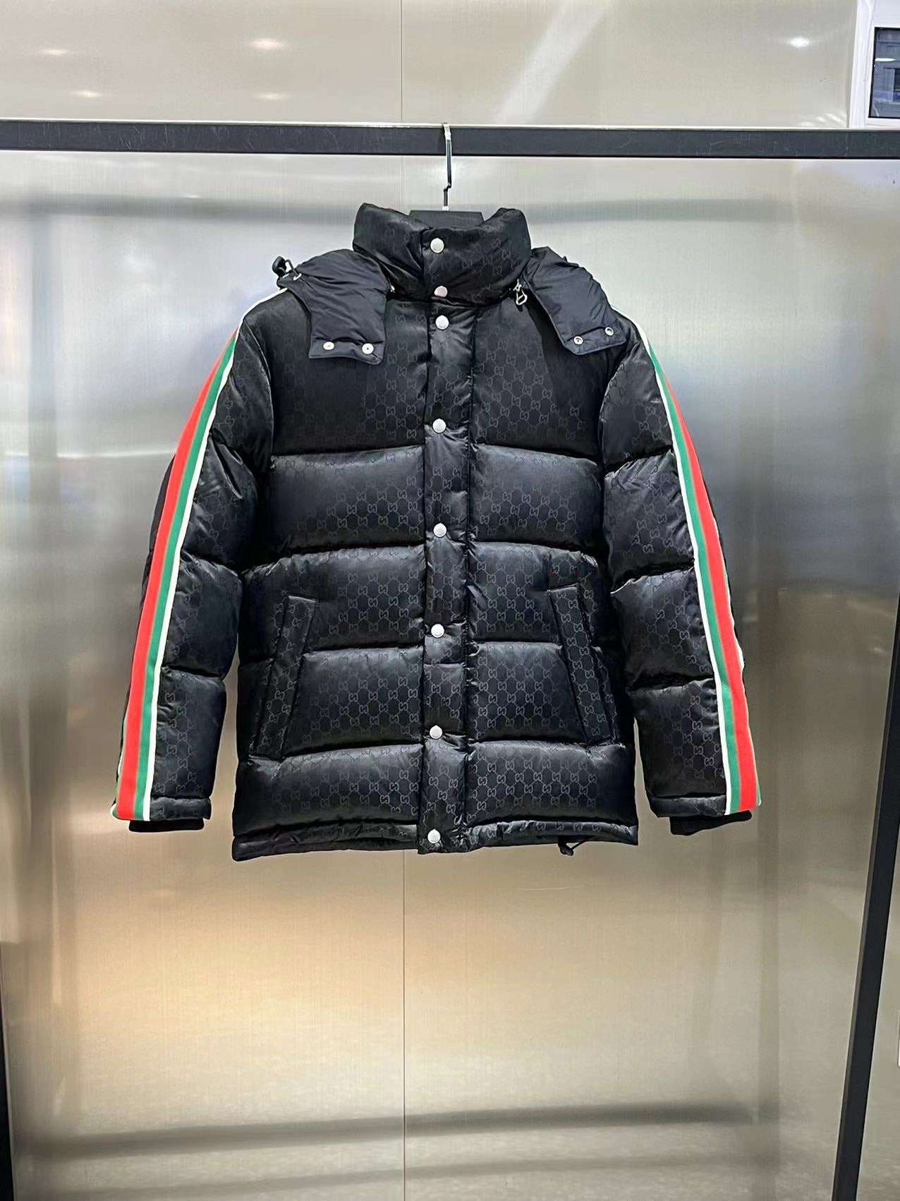 Gucci Coats & Jackets NO.1