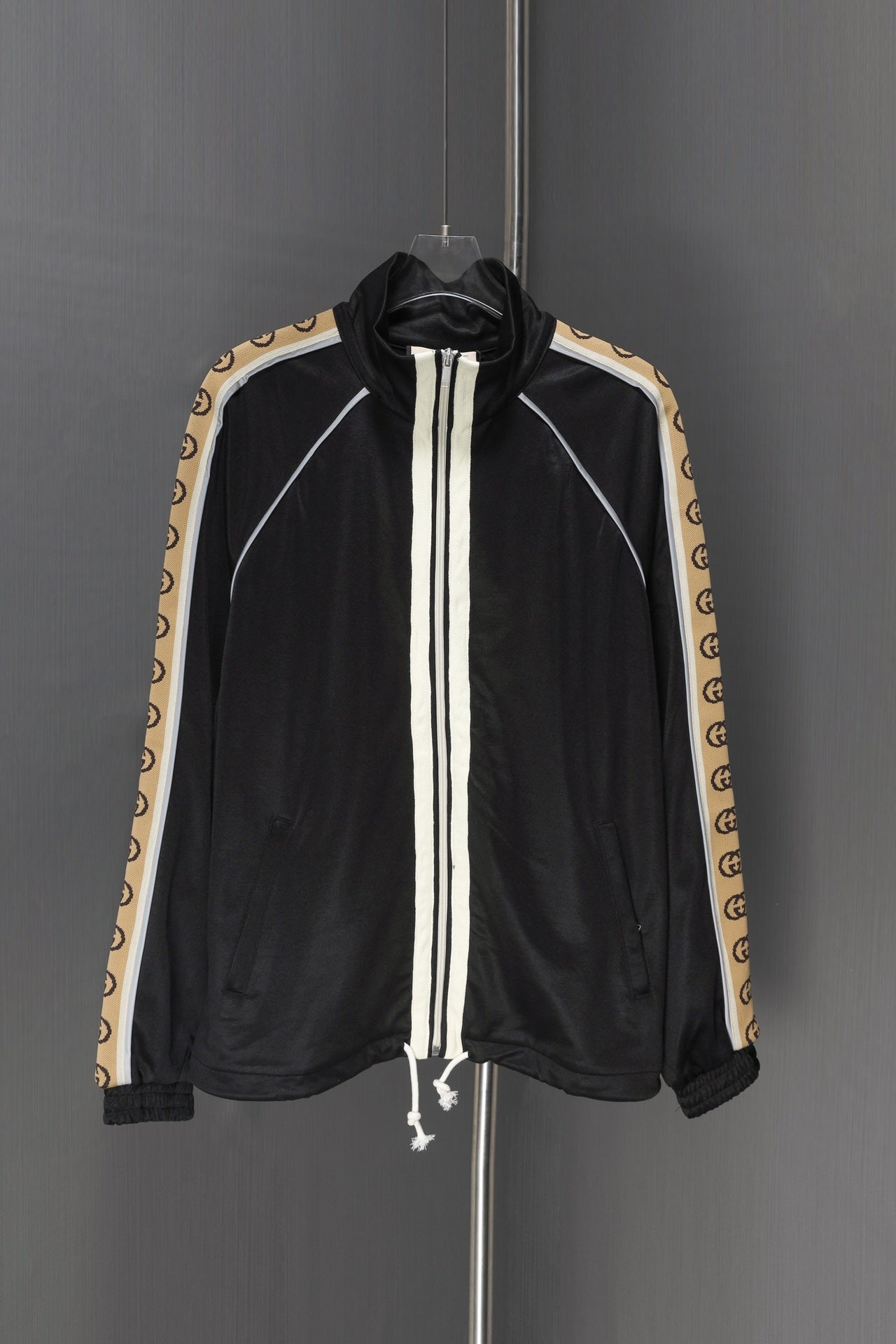 Gucci Coats & Jackets NO.5