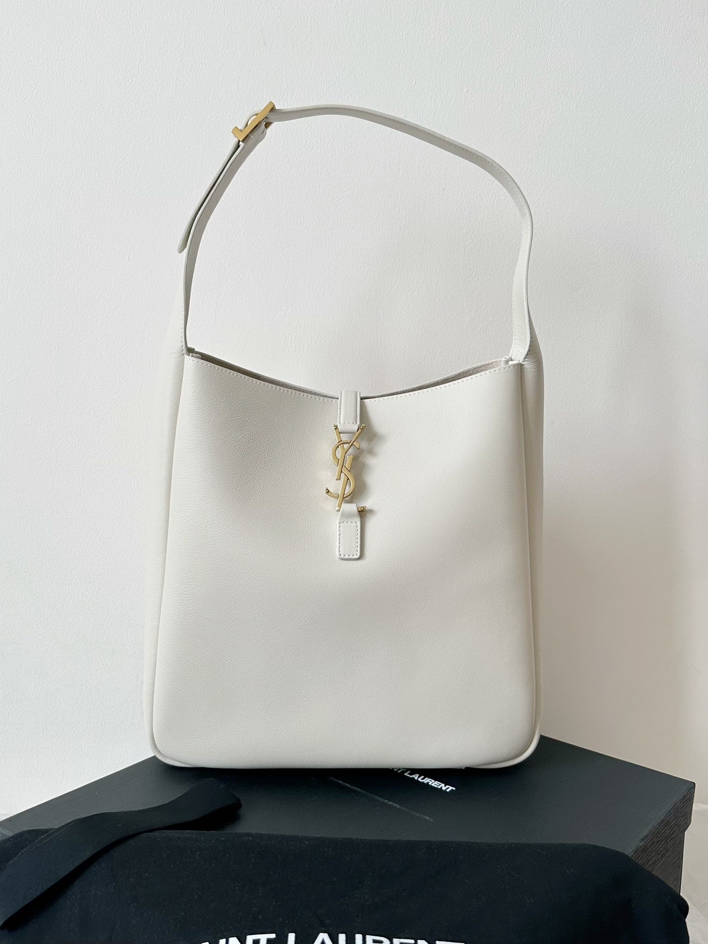 YSL LE5A7 Hobo Shoulder bag