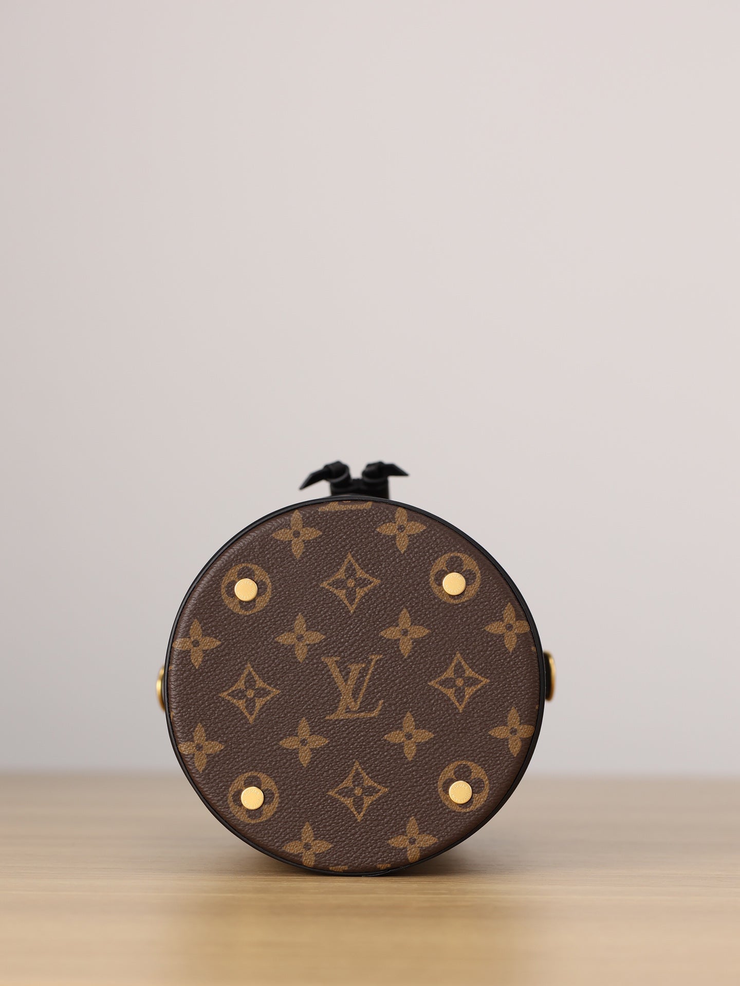 LV Chain bucket bag