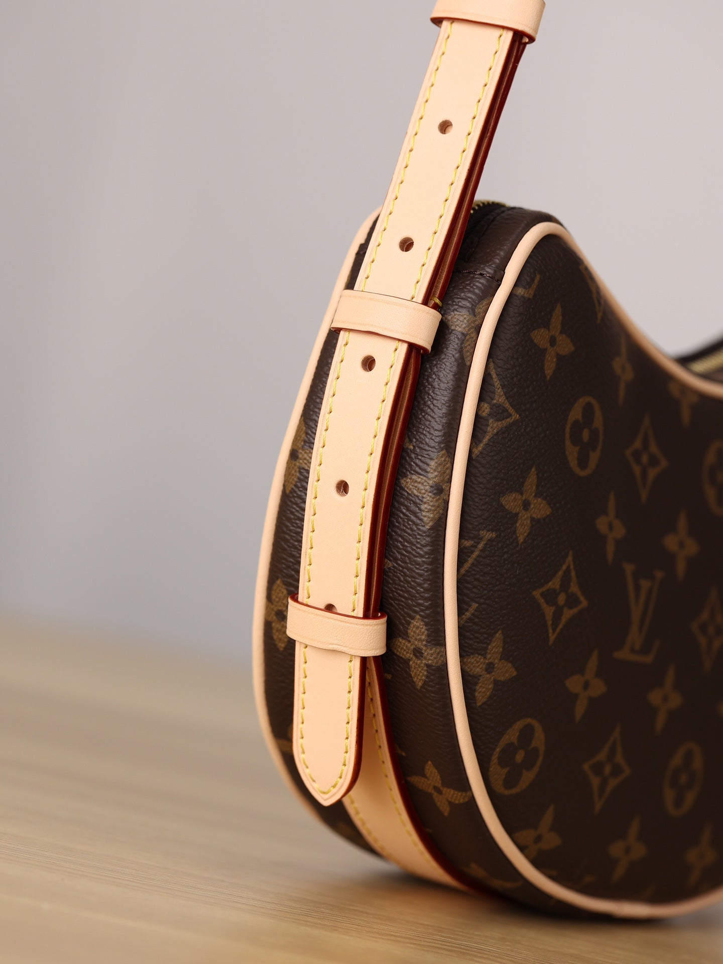 LV CROISSANT Shoulder bag