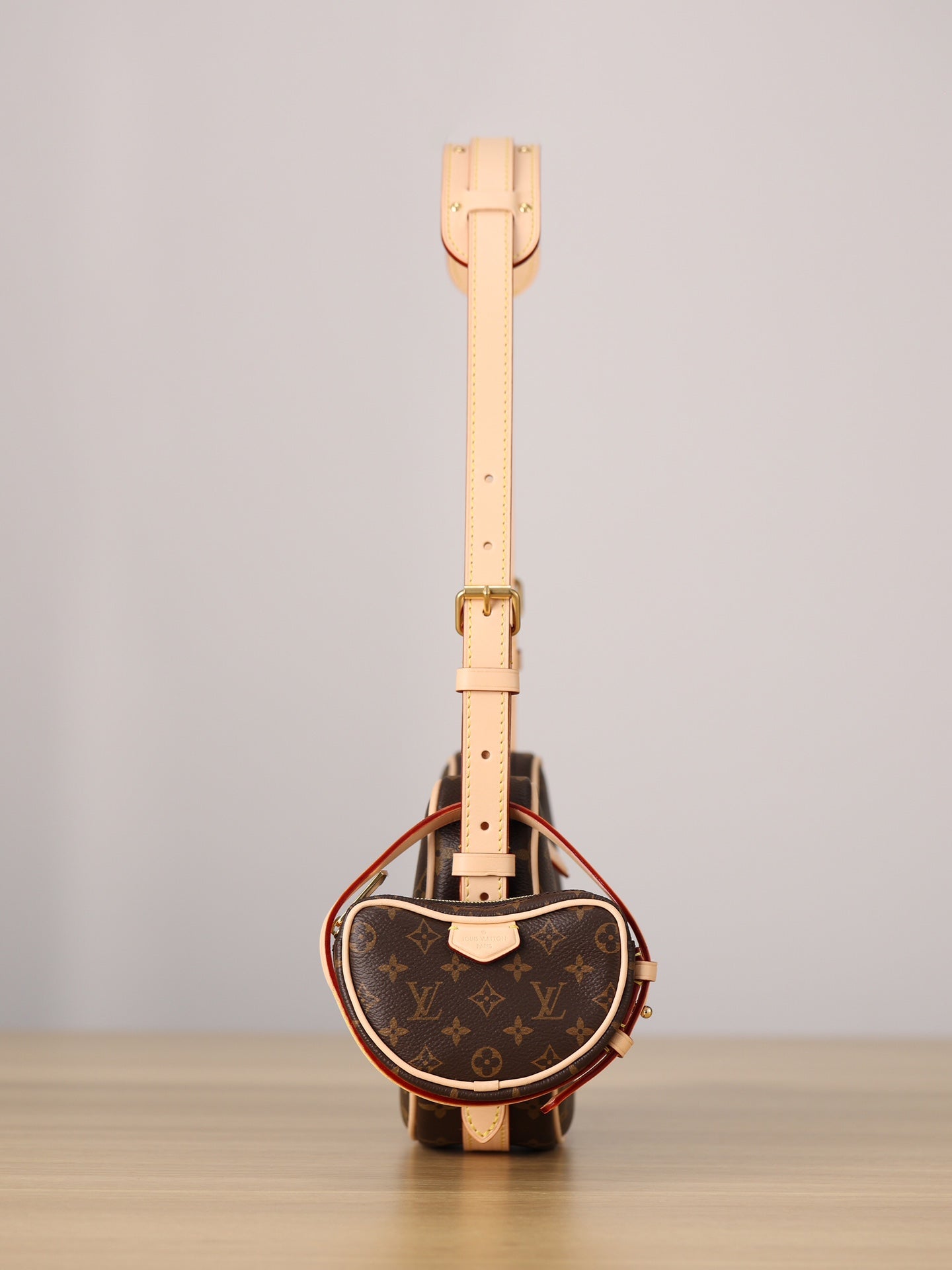 LV CROISSANT Shoulder bag