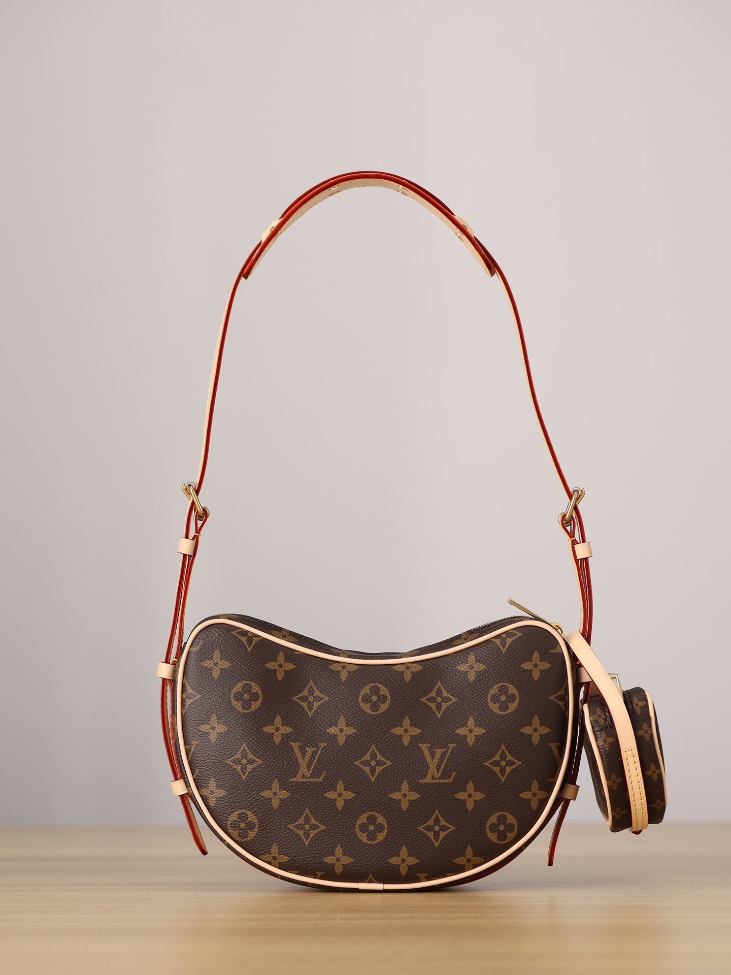 LV CROISSANT Shoulder bag