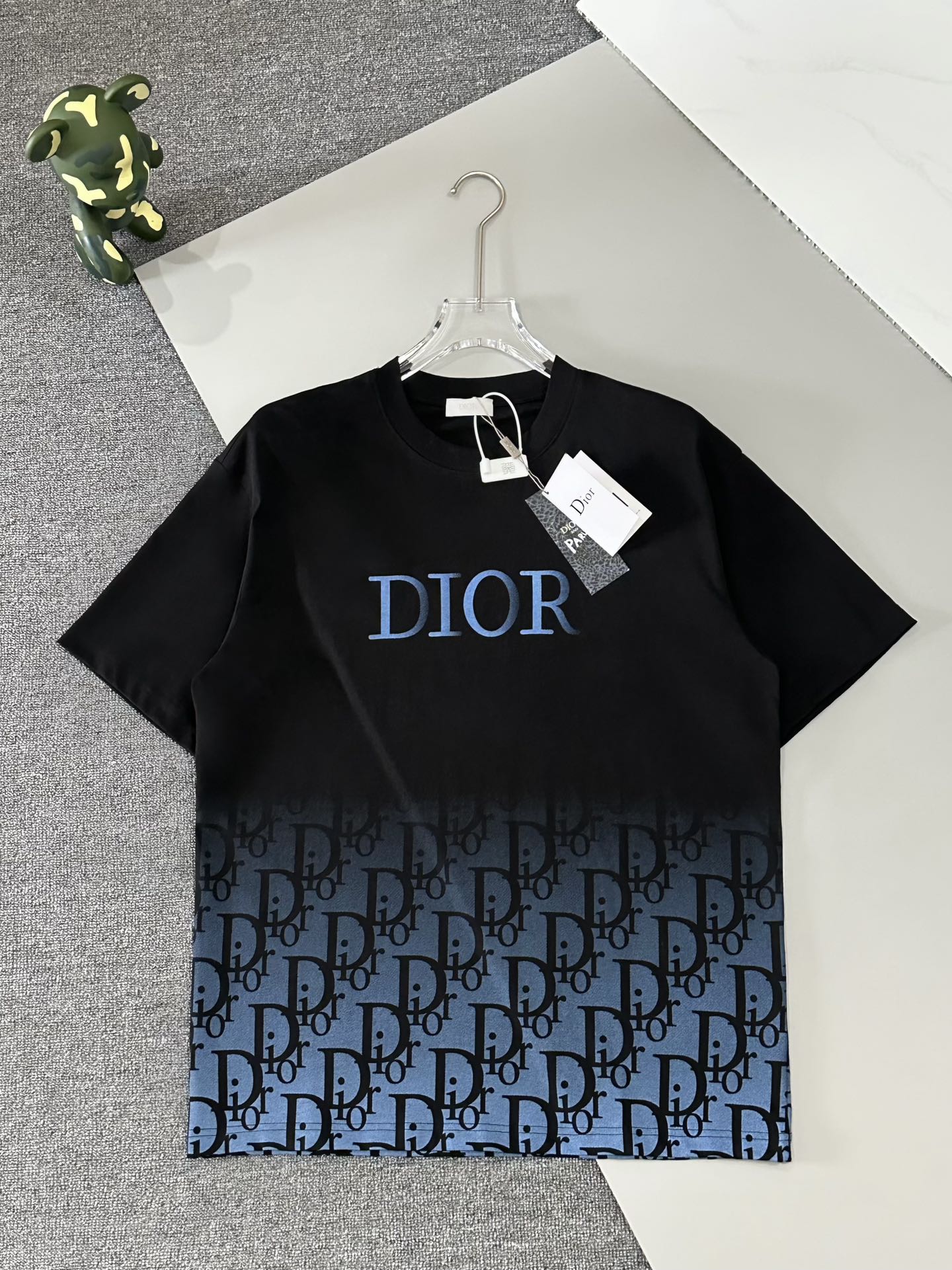 Dior T-shirt NO.1