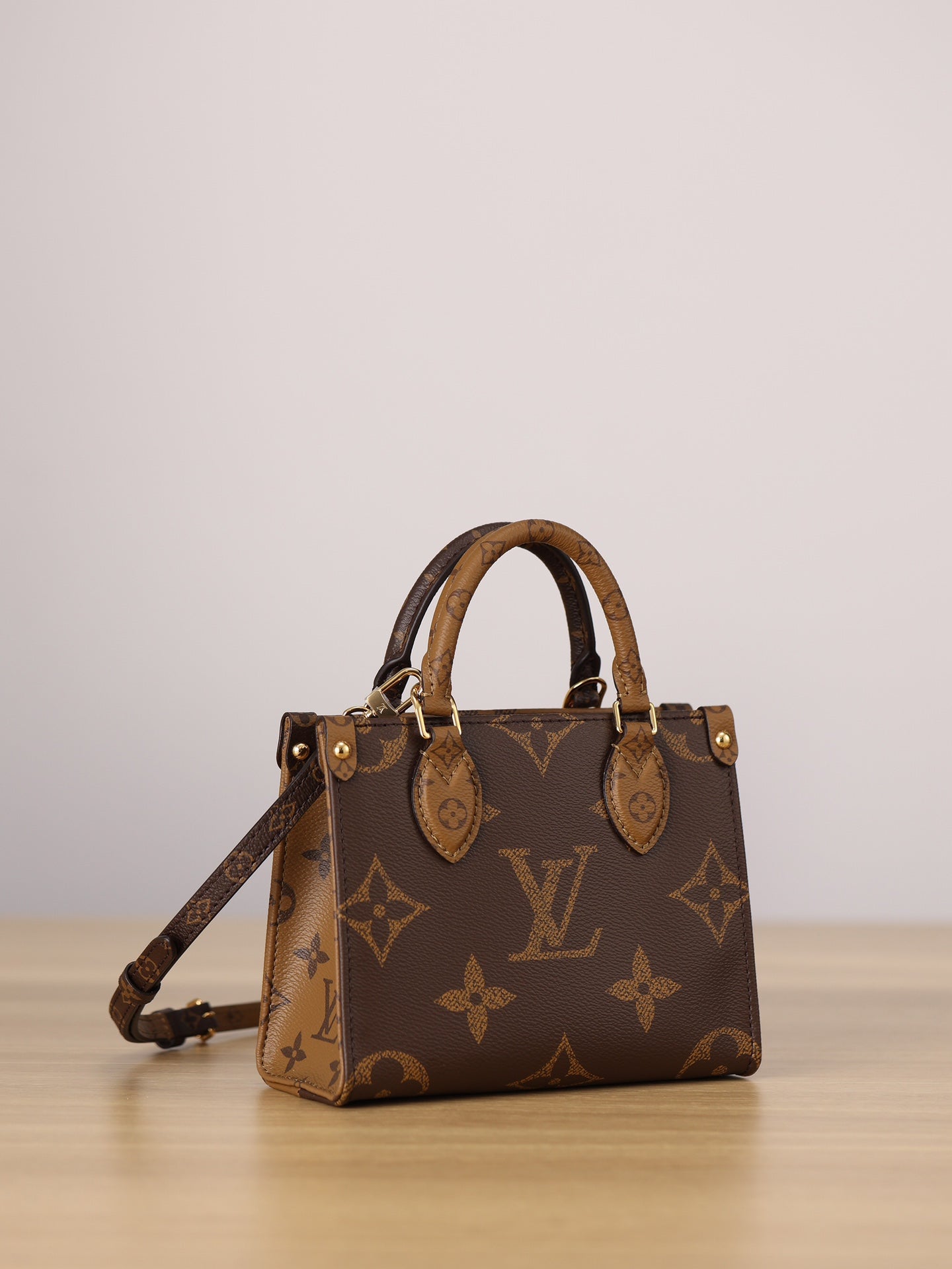 LV ONTHEGO BB Handbag