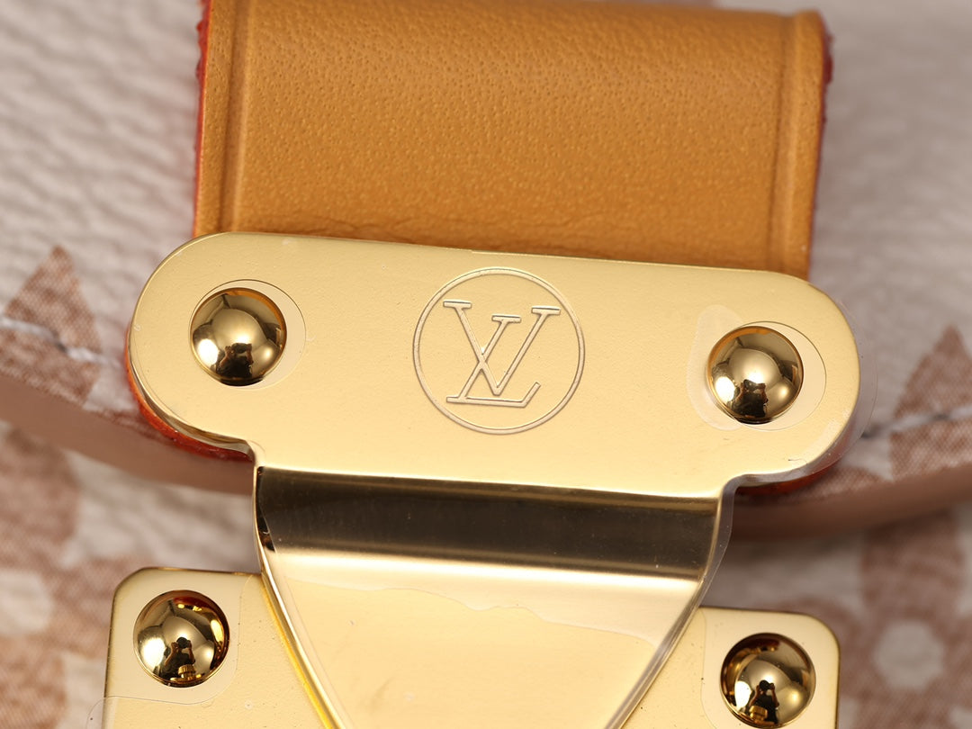 LV Pochette Metis East West S-lock Messenger bag