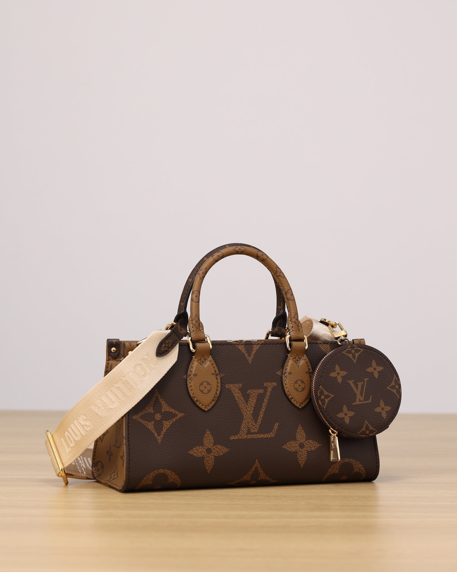 LV ONTHEGO East-West