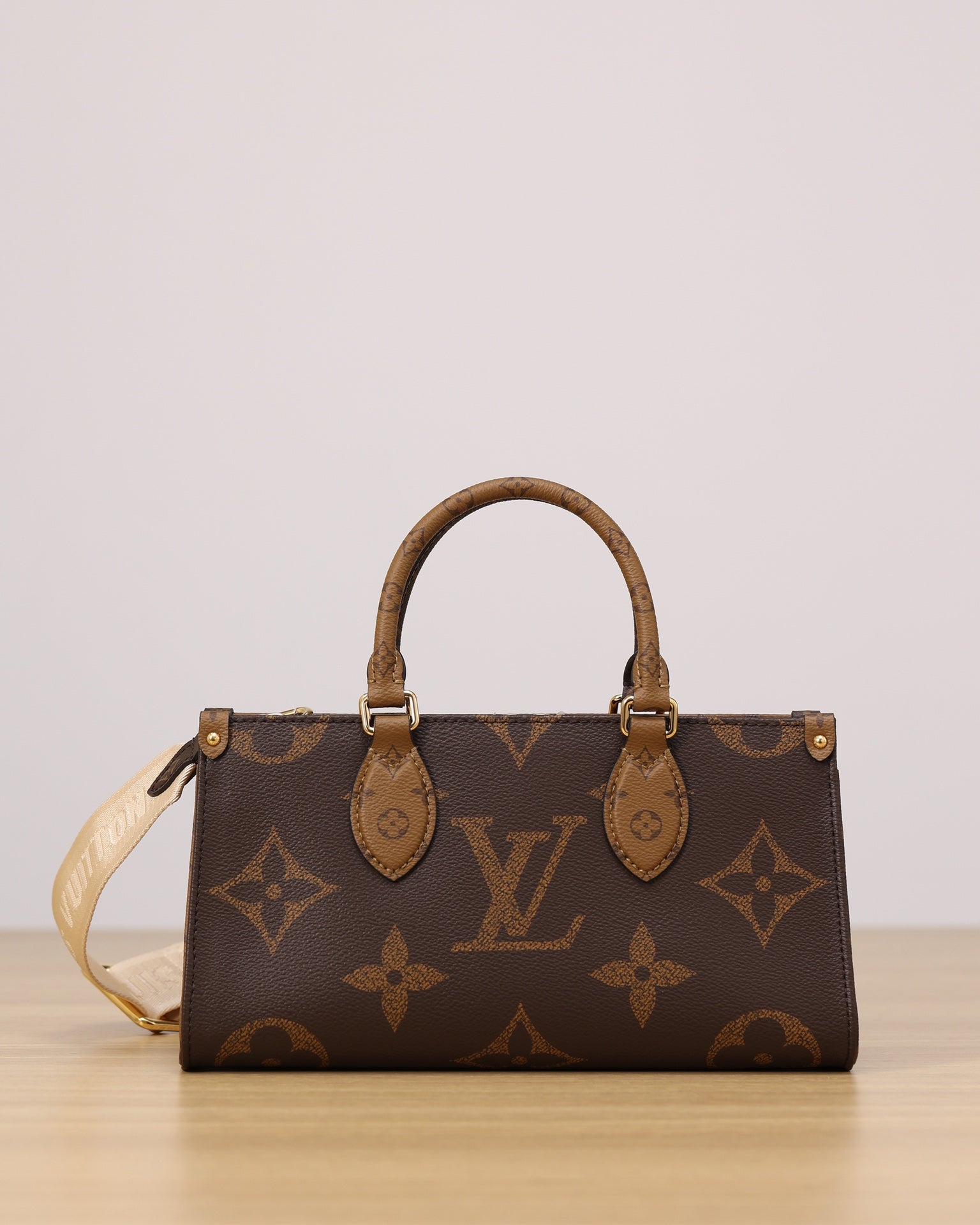 LV ONTHEGO East-West