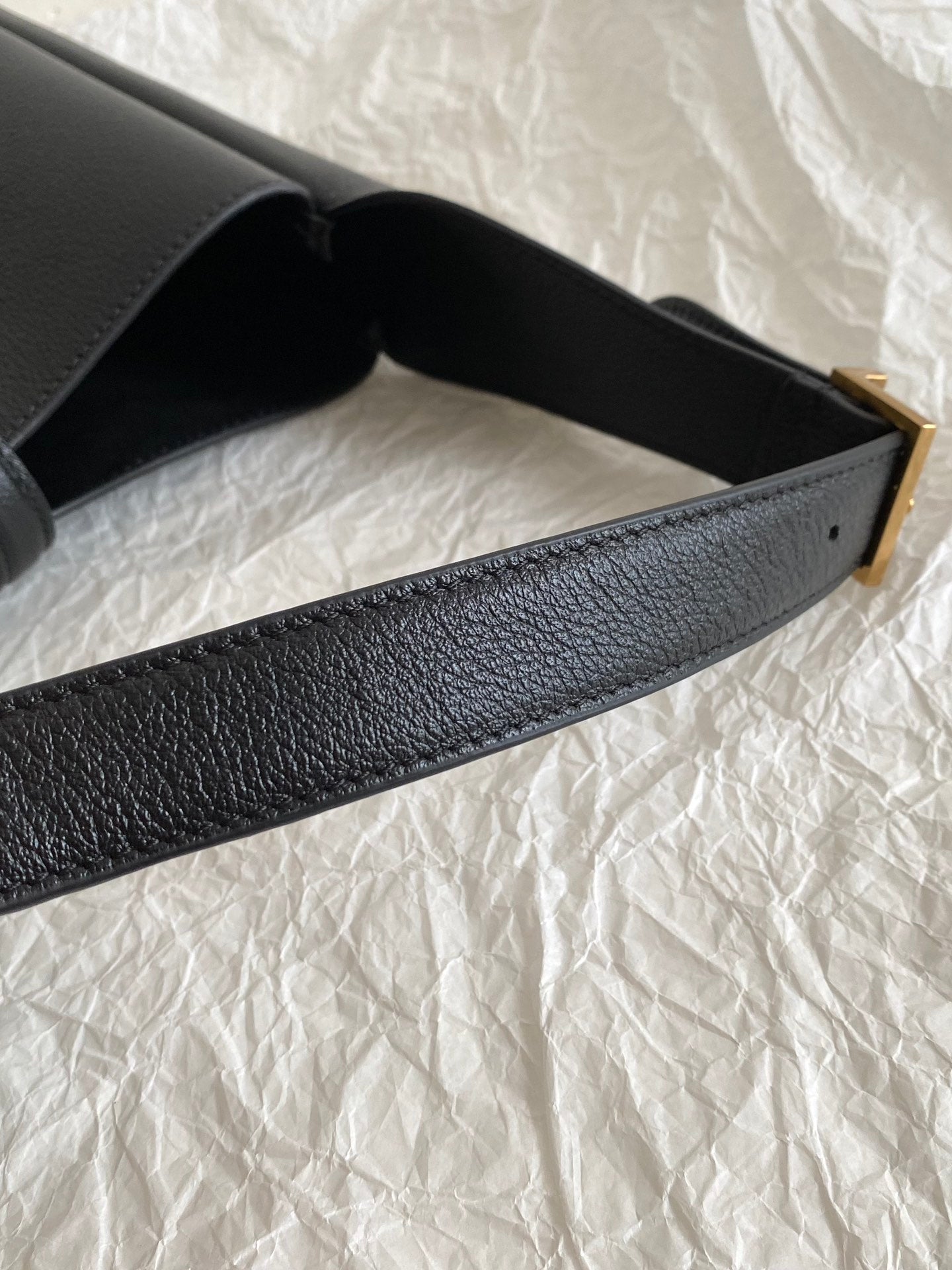 YSL LE5A7 Hobo Shoulder bag（Medium size）
