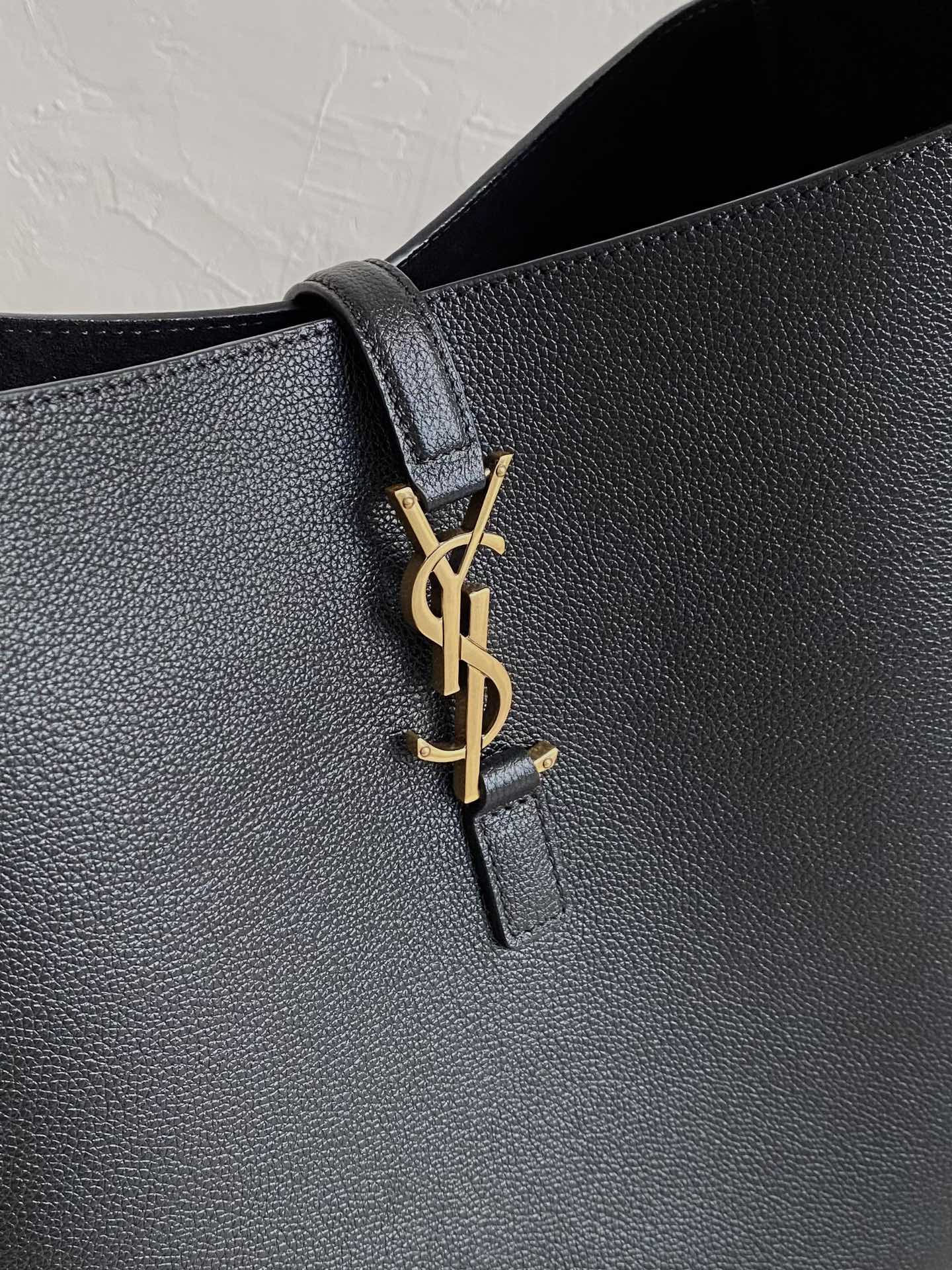 YSL LE5A7 Hobo Shoulder bag