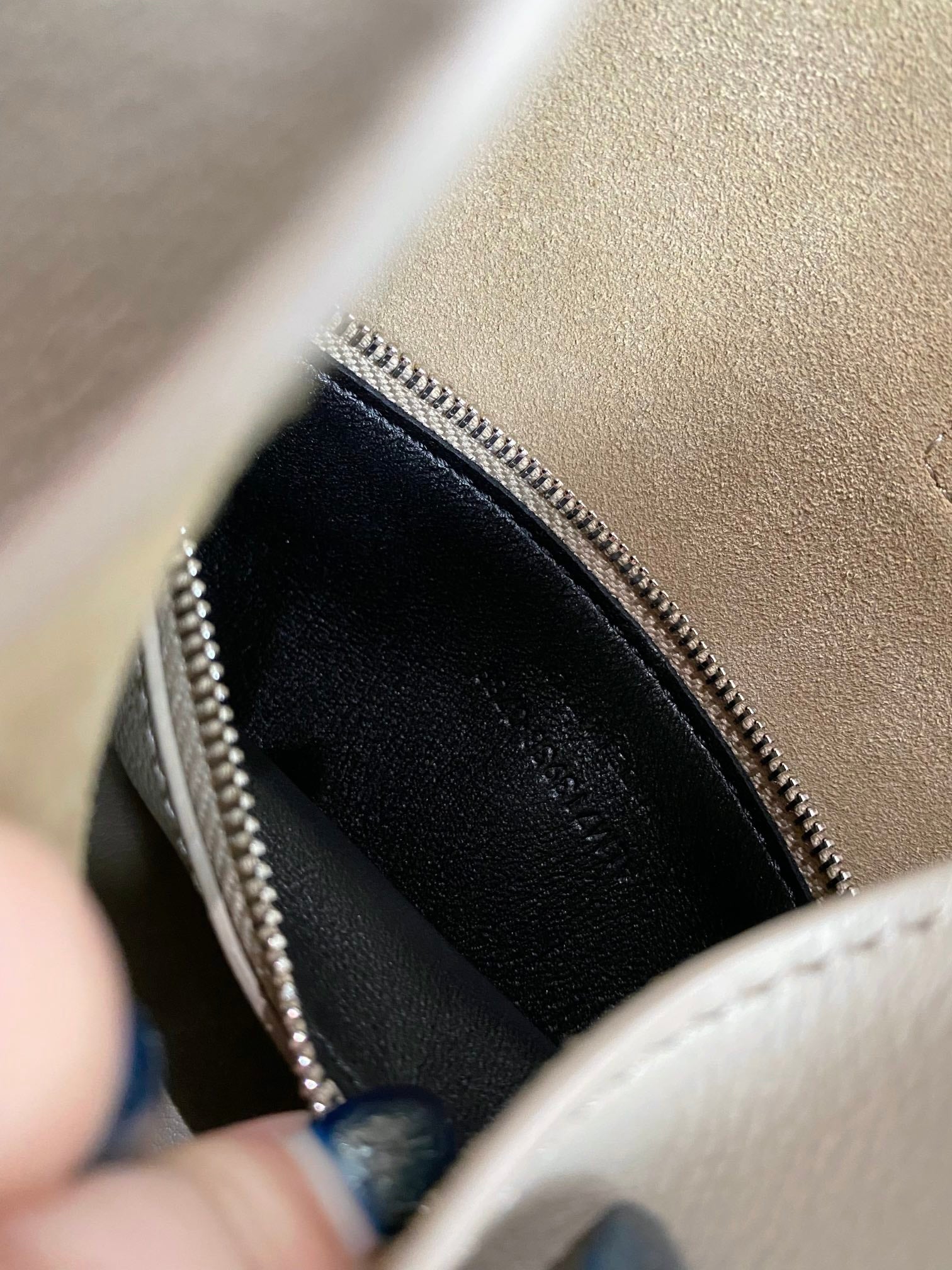 YSL LE5A7 Hobo Shoulder bag（Medium size）