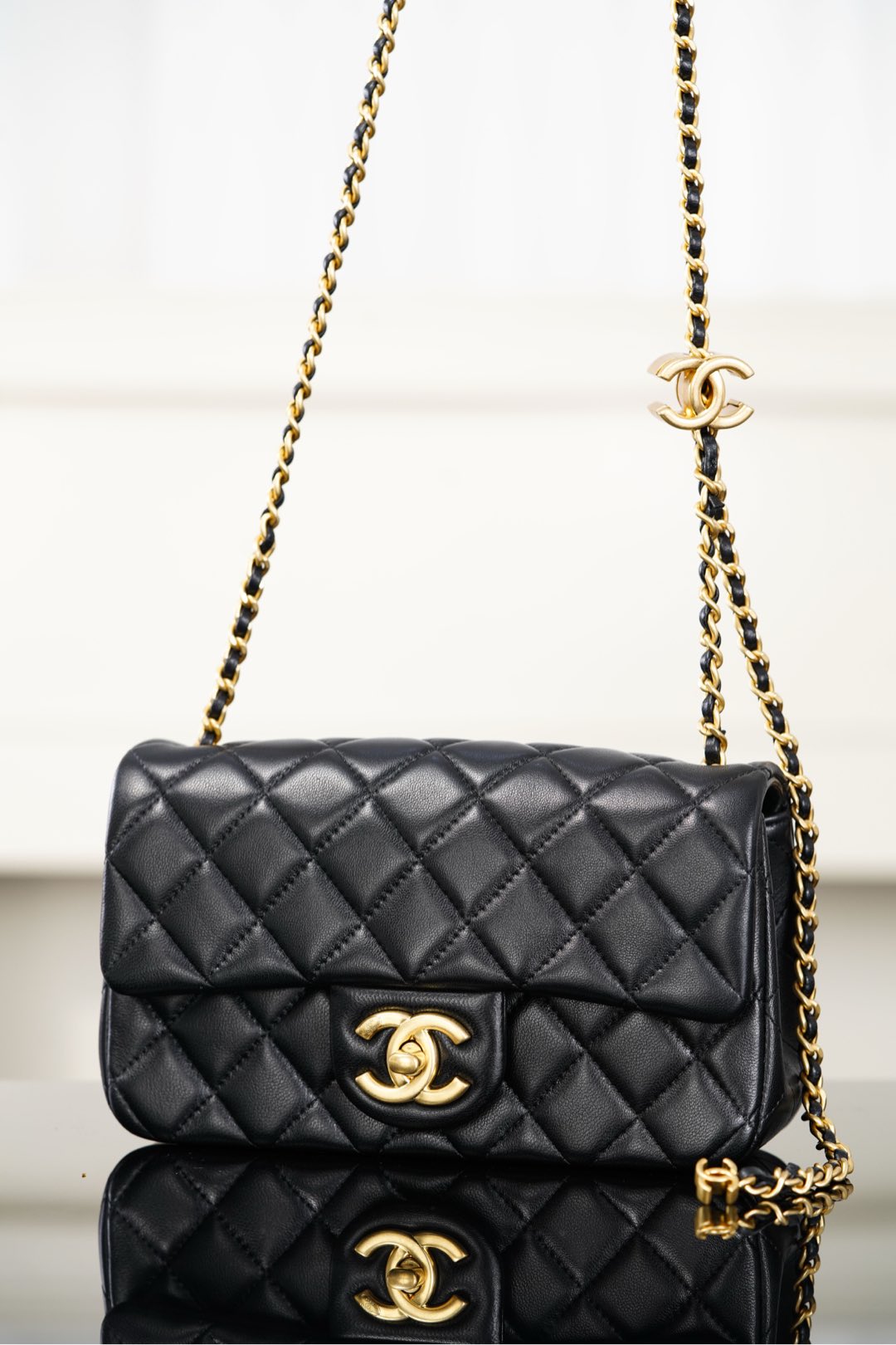 Chanel 25B Crossbody shoulder bag