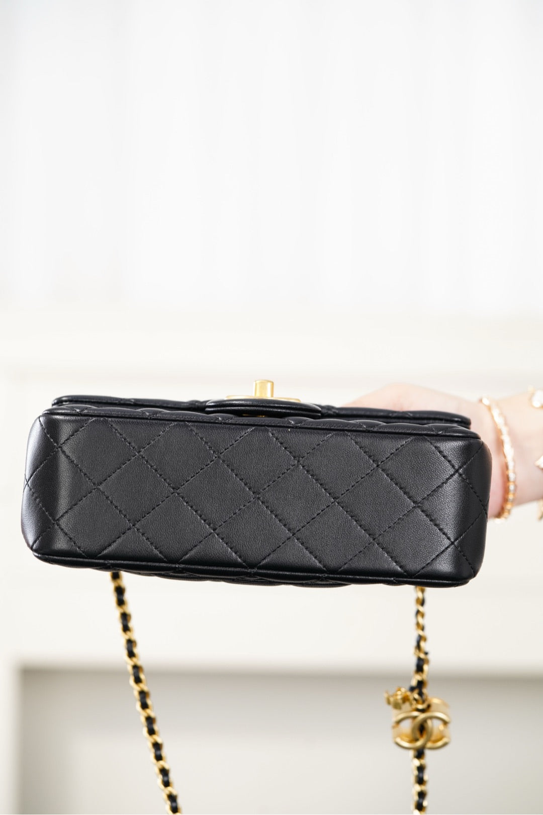 Chanel 25B Crossbody shoulder bag