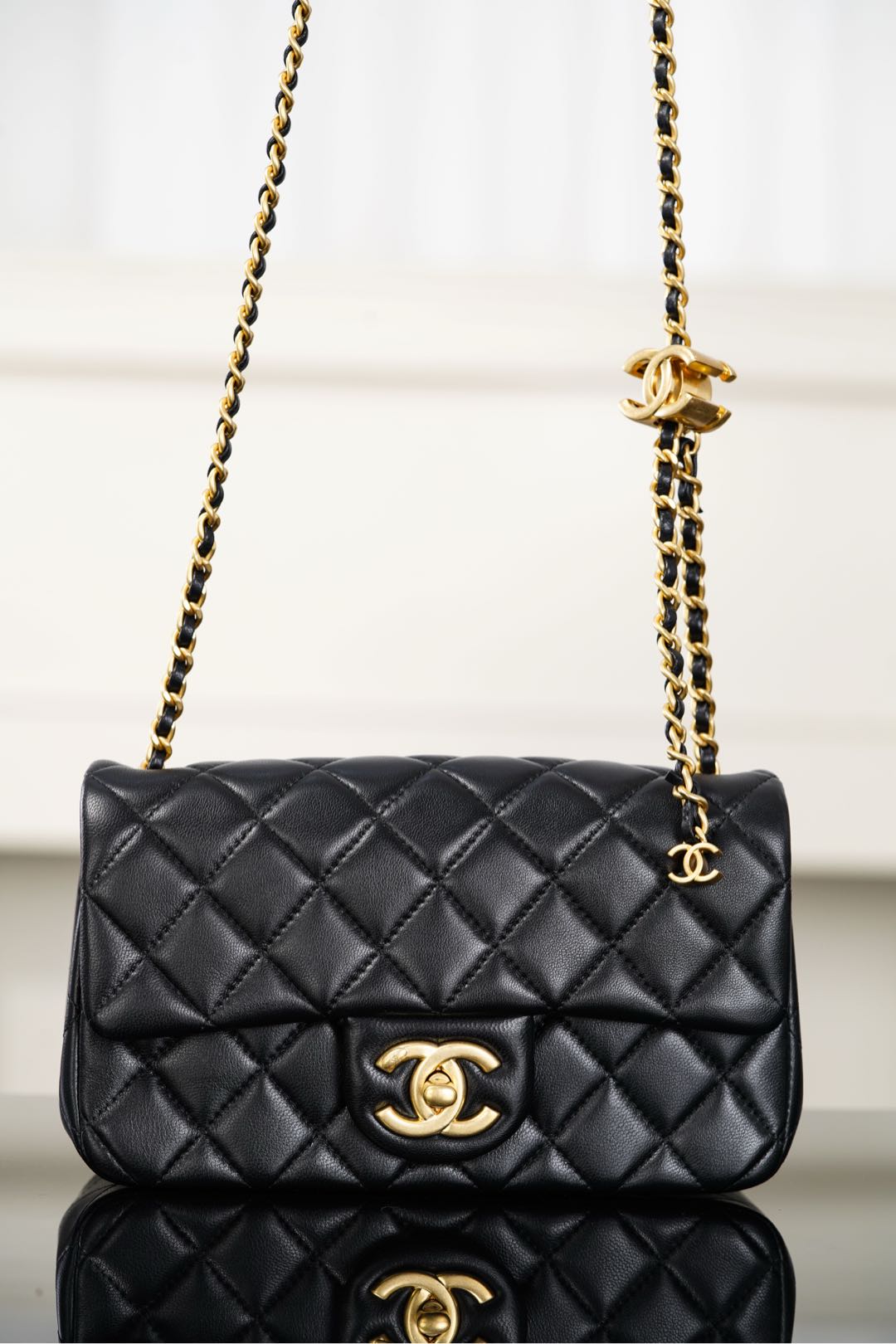 Chanel 25B Crossbody shoulder bag