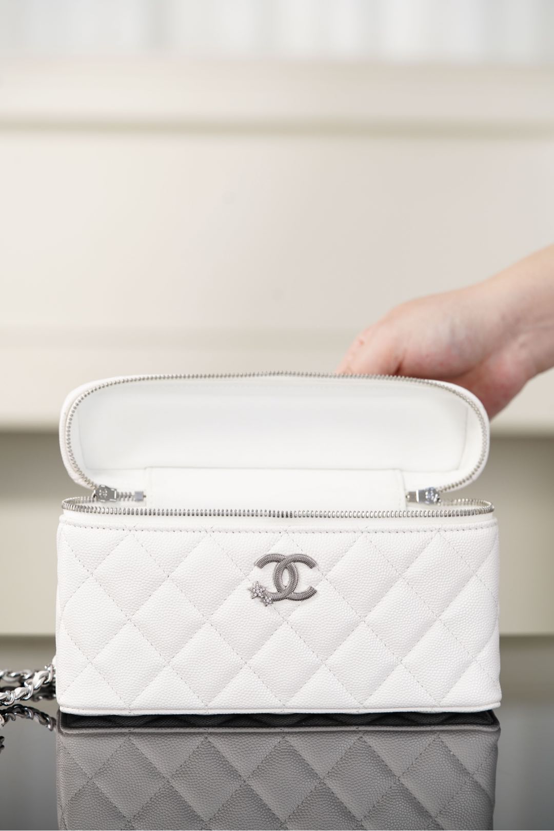 Chanel 25B Box bag