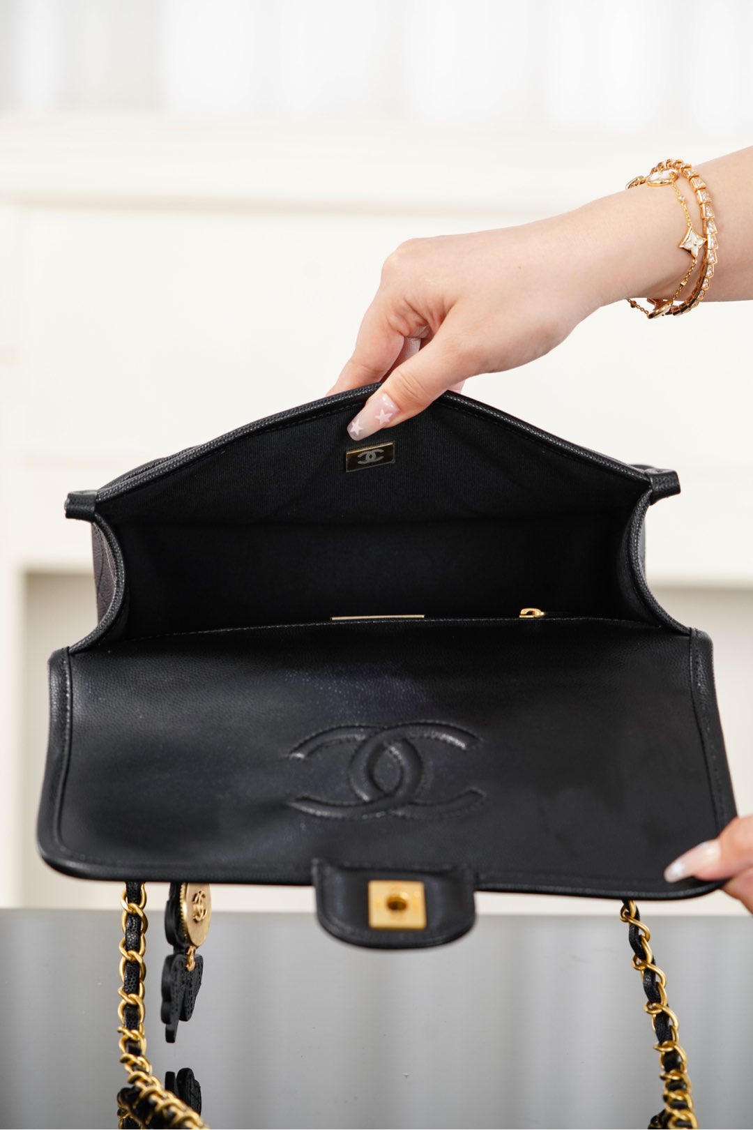 Chanel 25B Four-leaf clover messenger bag
